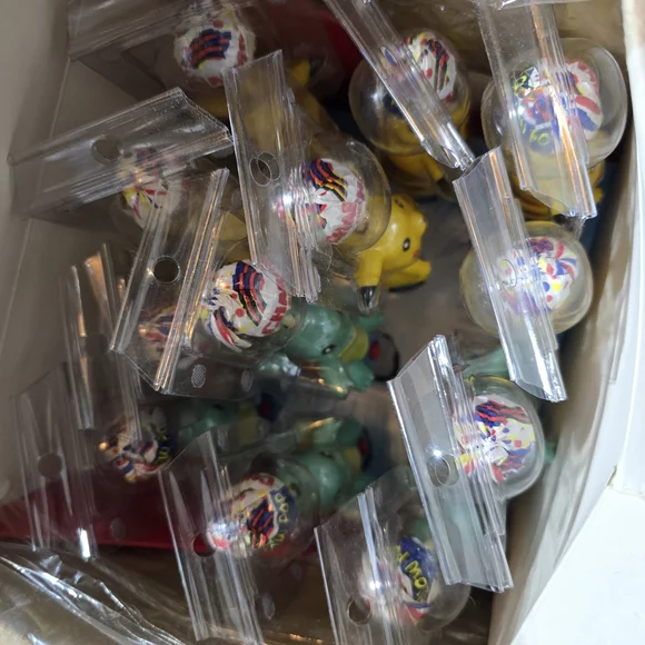 Pokemon Pikachu and Squirtle Spin Pop, set of 12 - Picture 5 of 7